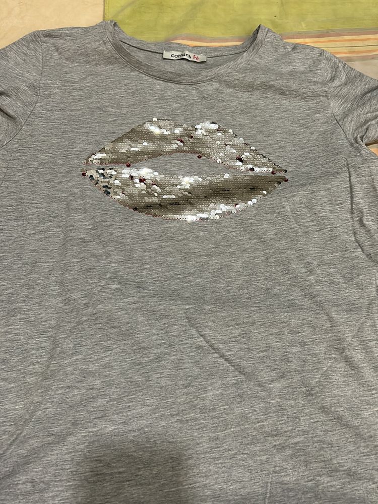 lip tshirt