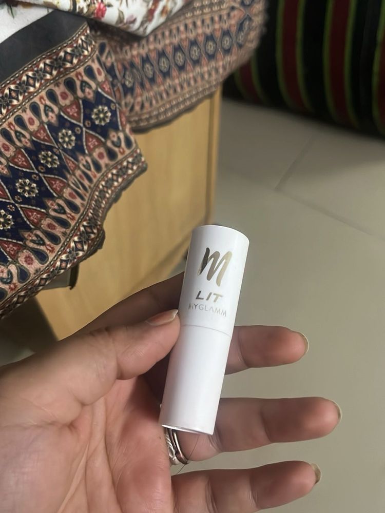 MyGlamm LIT Lipstick