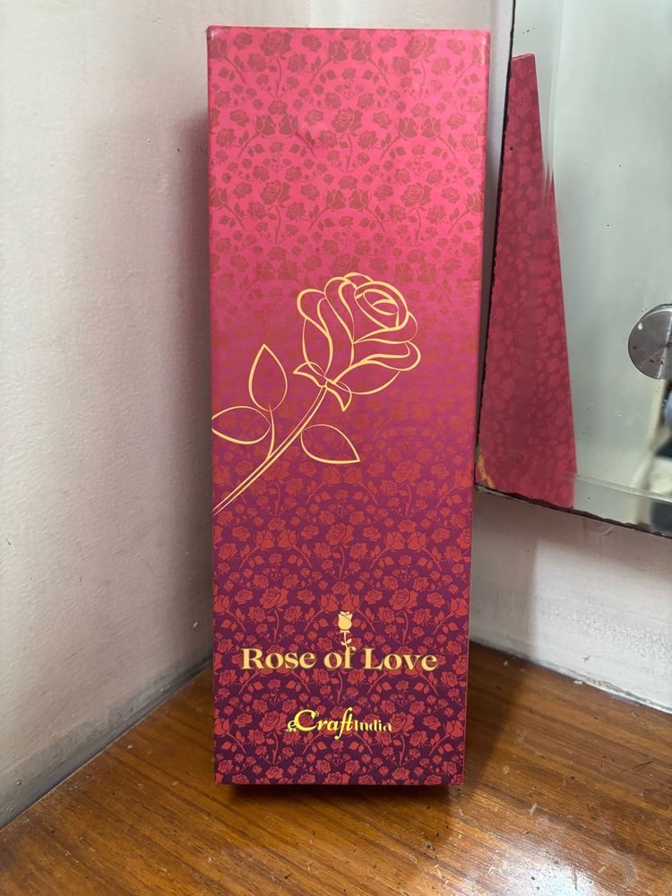 Craft India 'Rose of Love' Showpiece