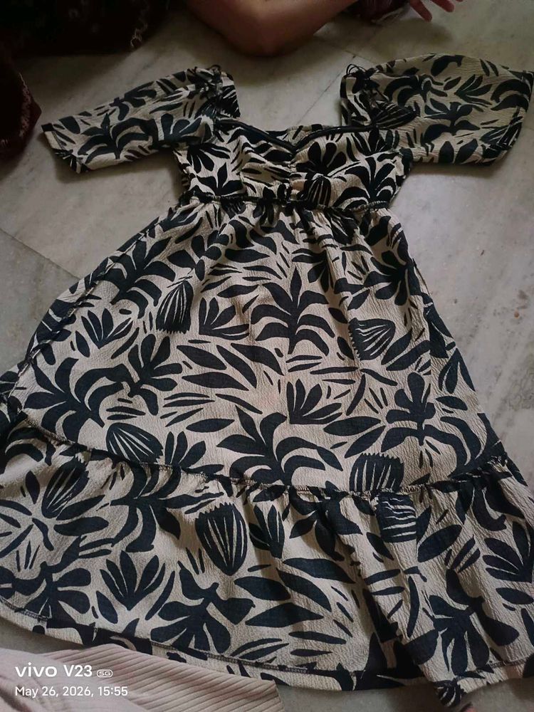 Chic Leaf Print Mini Dress