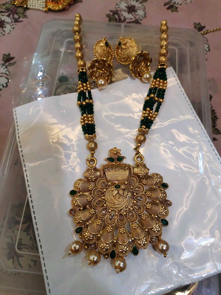 Exquisite Gold Tone Necklace Set