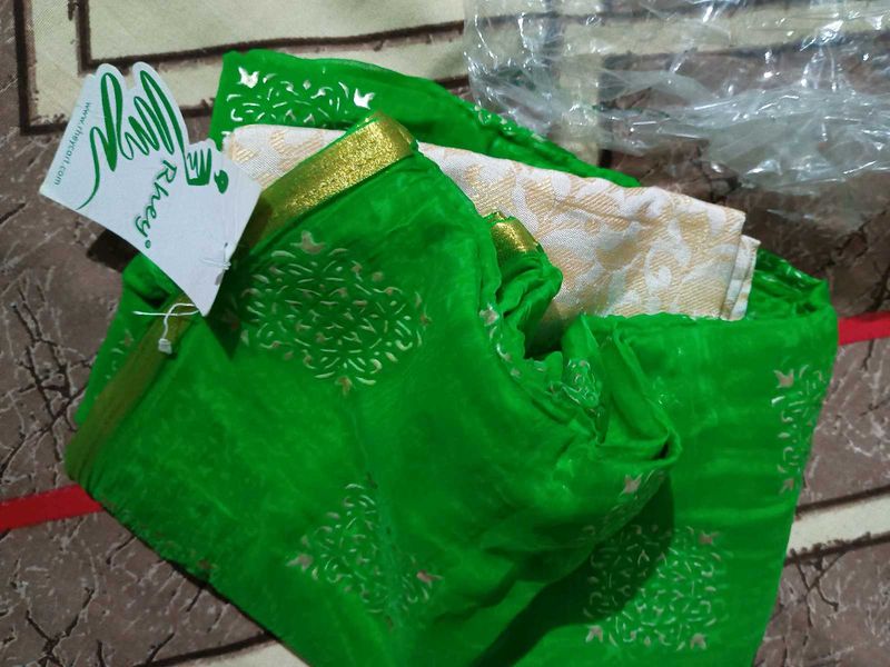 Vibrant Green Saree with Intricate Gold Motifs
