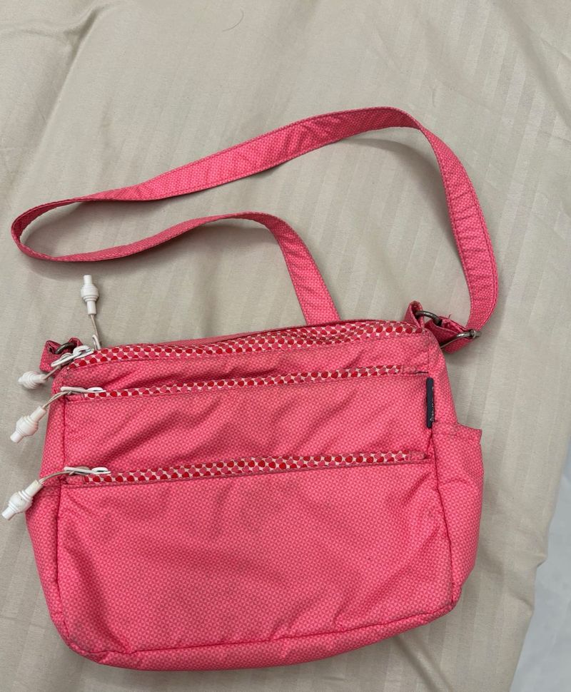 Chic Pink Crossbody Bag with Multiple Pockets