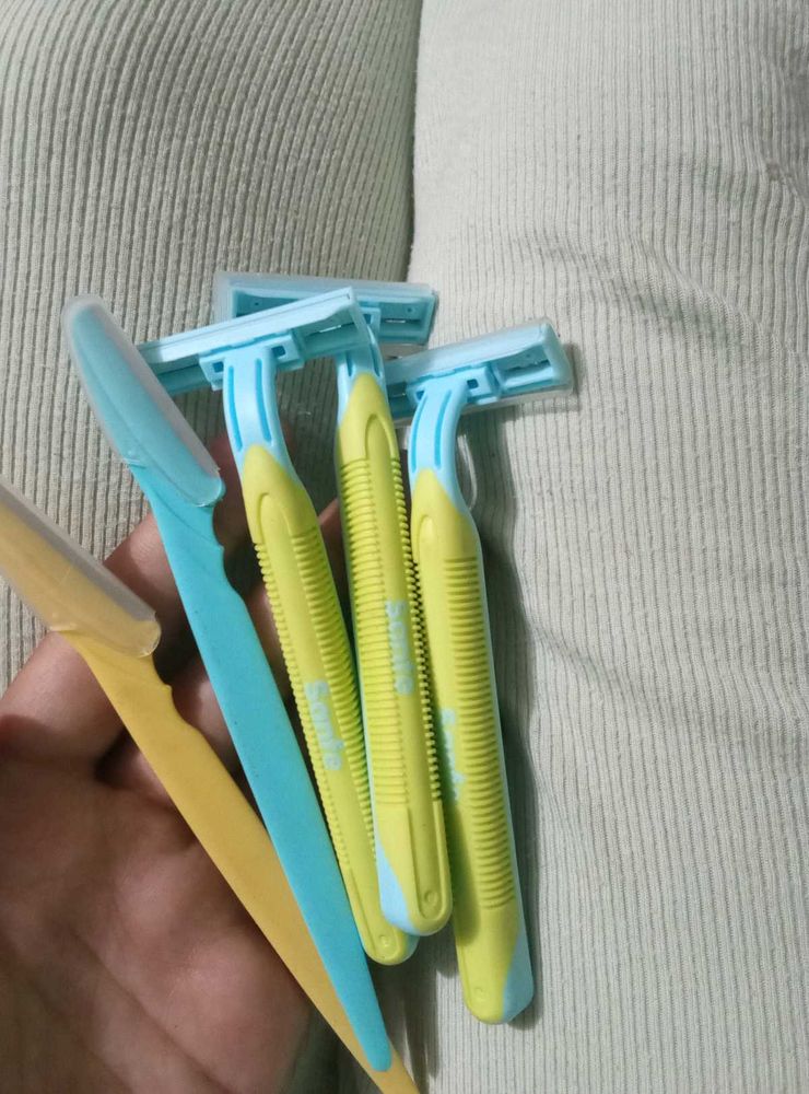 Pack of 3 bikini Razors nd face razor