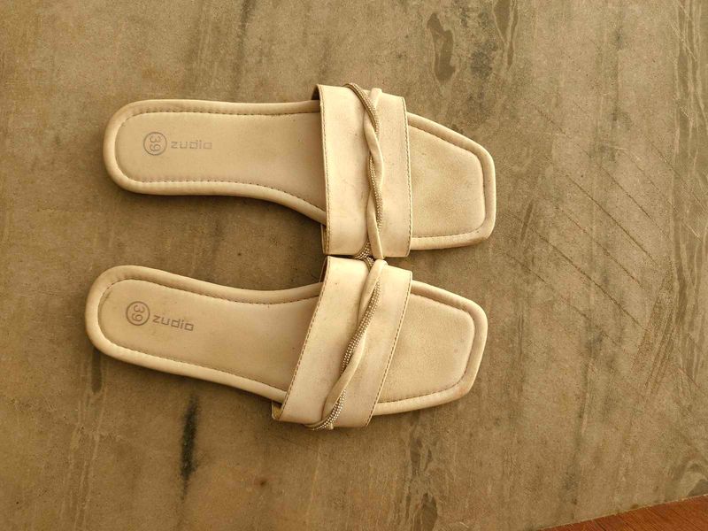 Stylish Zudio Flat Sandals