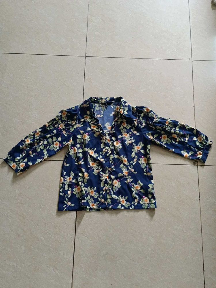 Chic Floral Print Button-Up Shirt