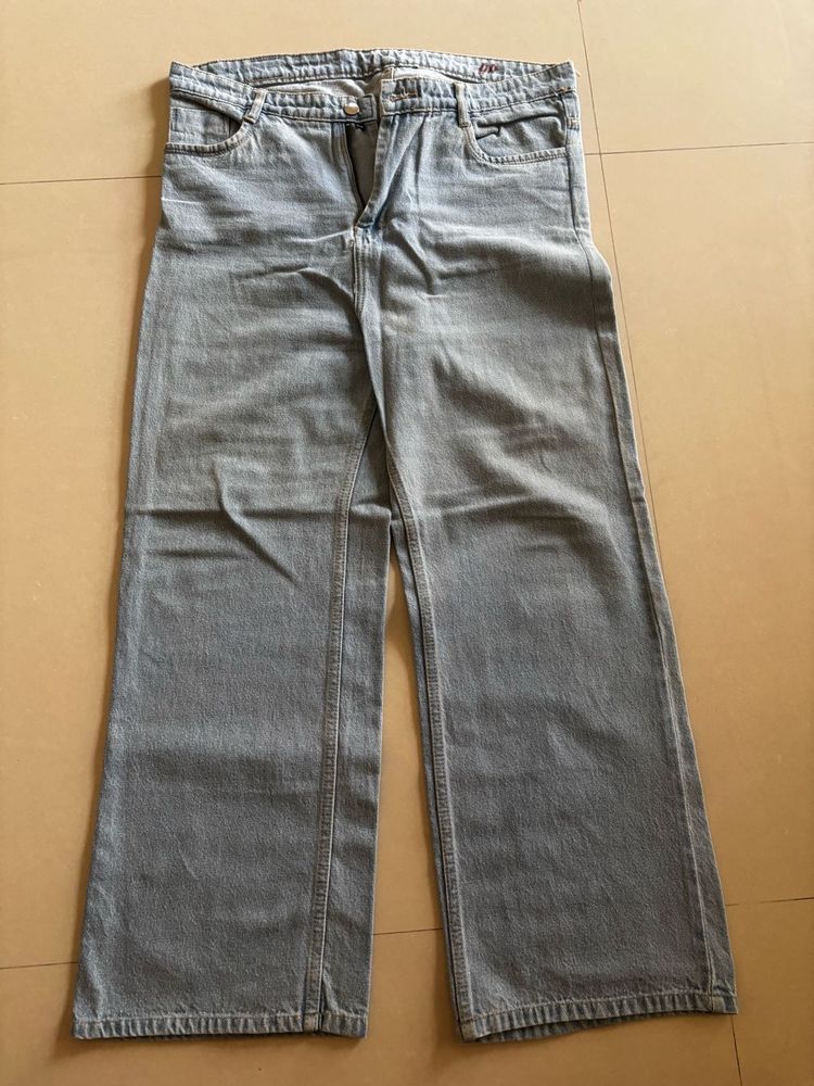 Light Wash Straight Leg Jeans