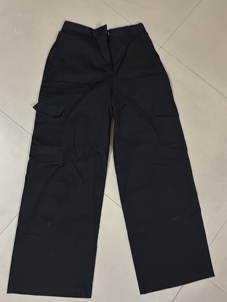 Black Wide Leg Cargo Pants (never used)