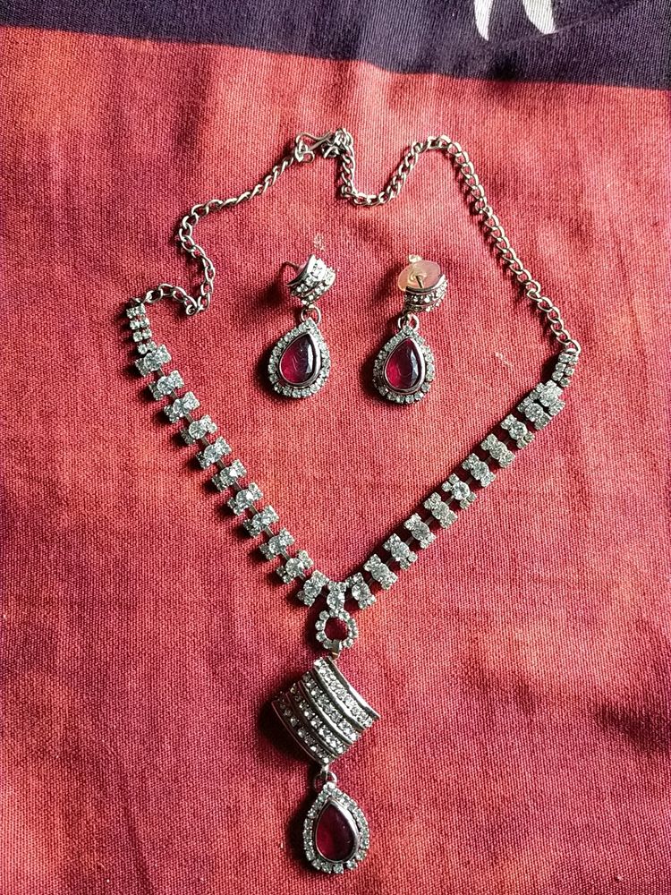 Necklace set with red colour 😍