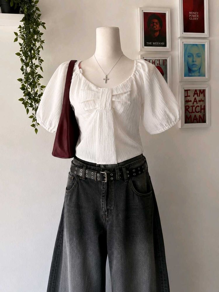 White puff sleeve smoked top | Korean style