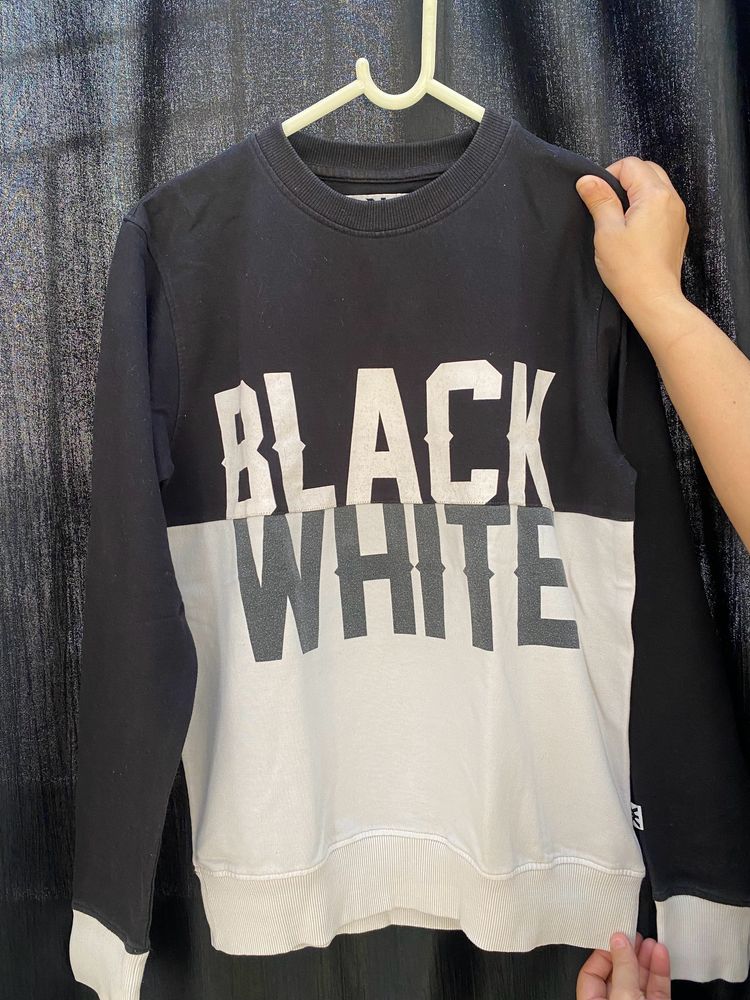 Black &amp; White Sweatshirt