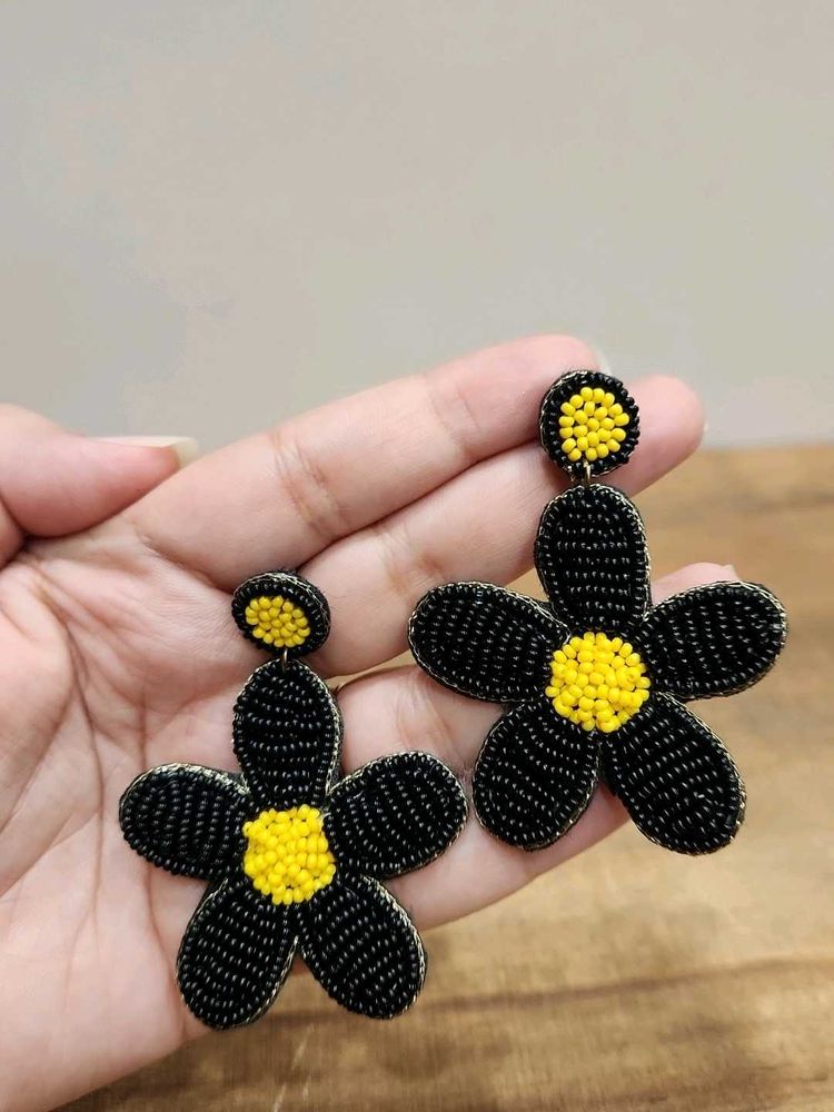 Black &amp; Yellow Beaded Flower Earrings