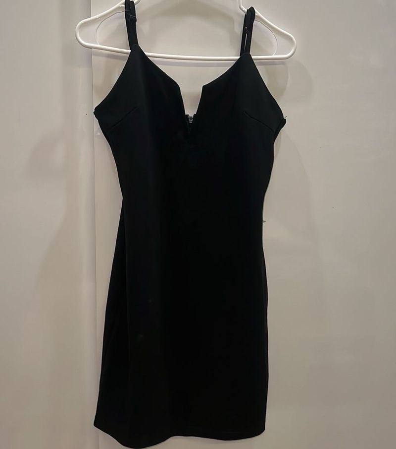 Chic Black V-Neck Mini Dress