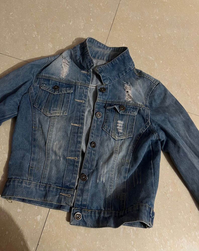 💙Classic Blue Denim Jacket with Distressed Detail
