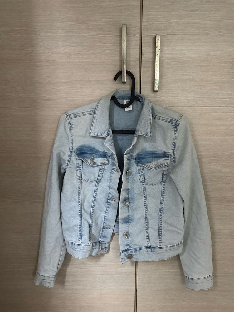 Light Wash cropped  Denim Jacket