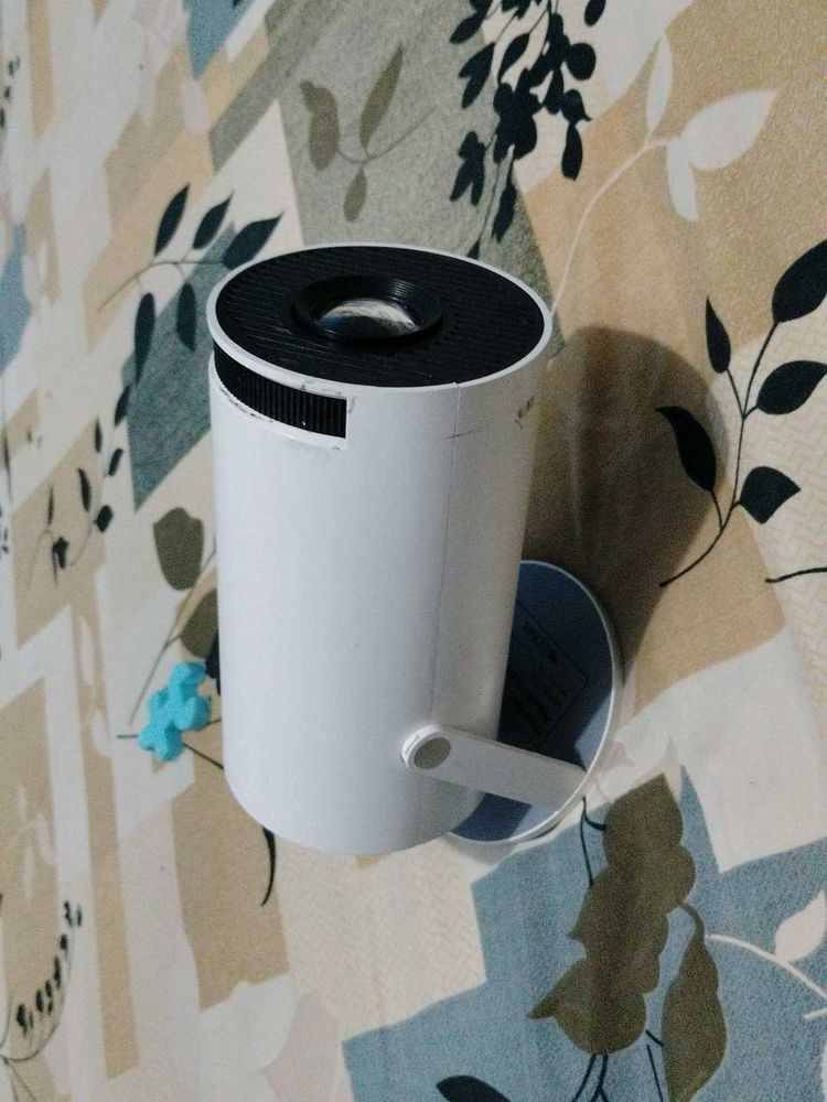 Mini Projector for Movies &amp; Gaming