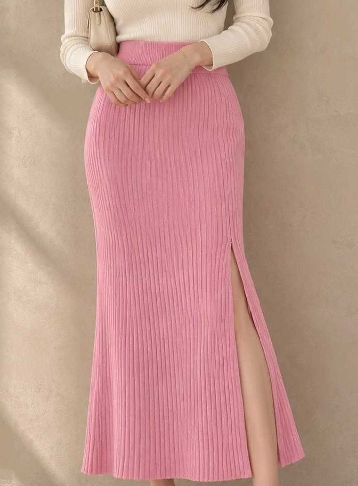 Ribbed Knit Midi Skirt with Slit