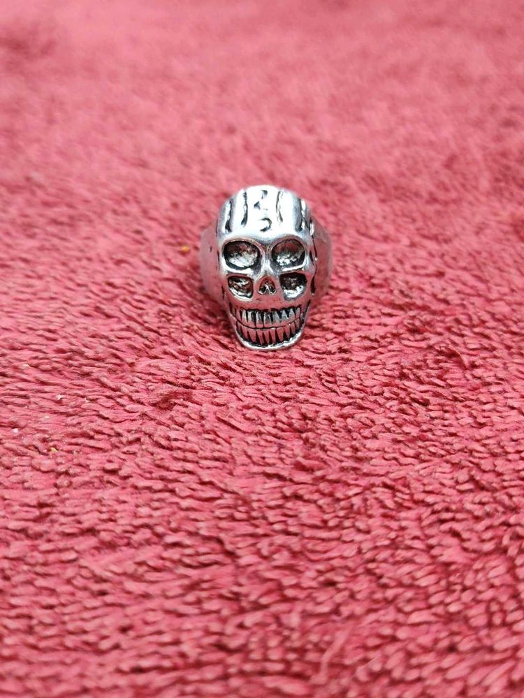 Skull Ring - Statement Piece