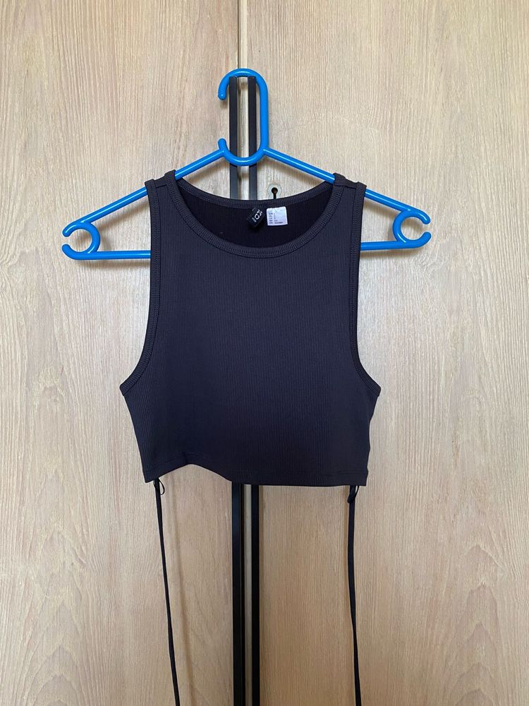 🌚H&amp;M (completely new) Cris’s cross sexy Top