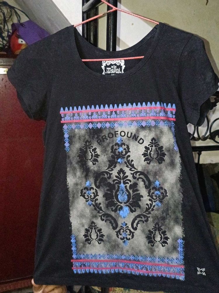 Stylish Graphic Print T-Shirt