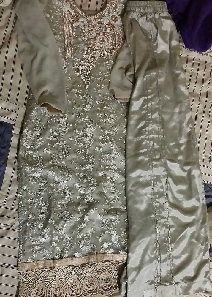 Elegant Embroidered Kurta Set with Pants