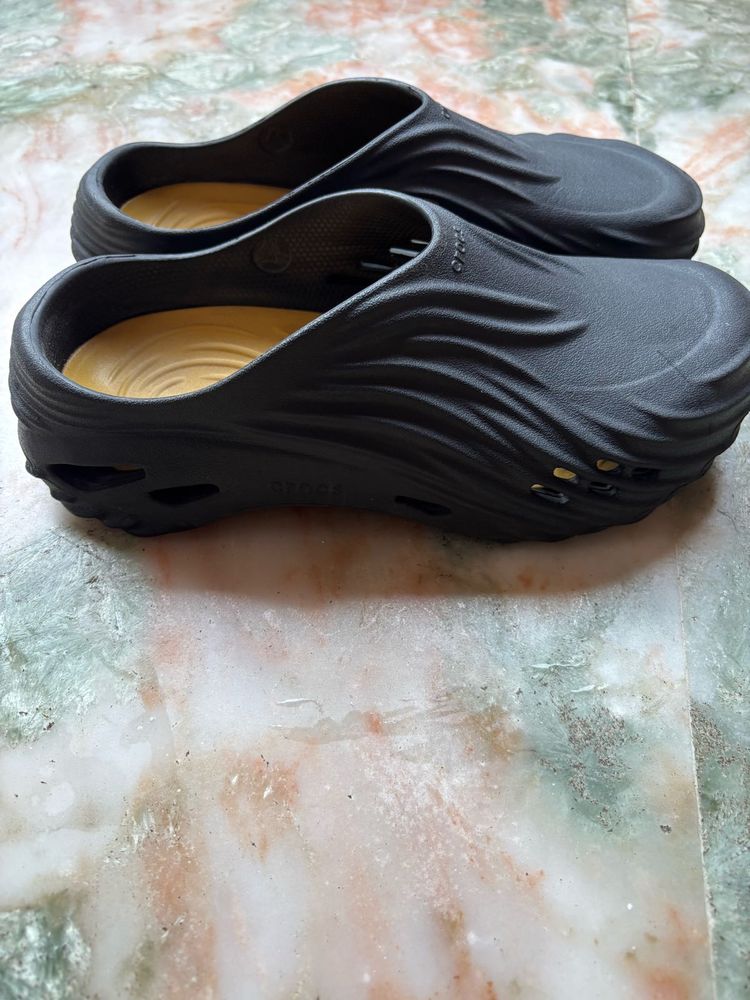 CROCS Echo Wave