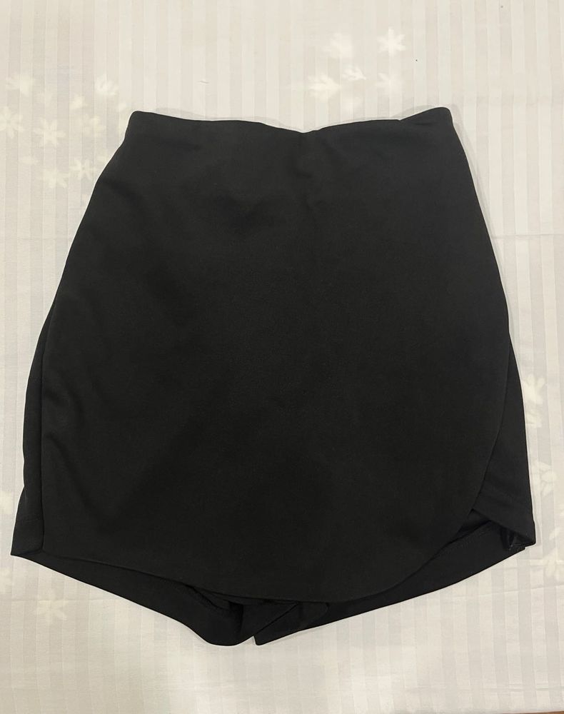 Chic Black Skort
