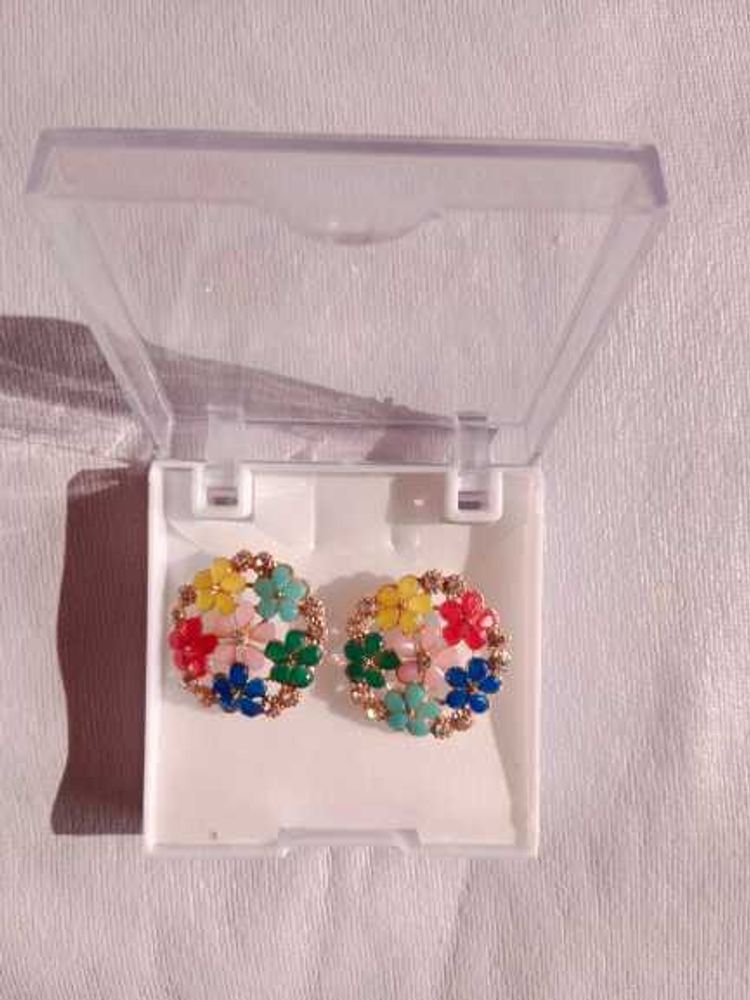 Brand New 💥Trandy Women Earrings Studs