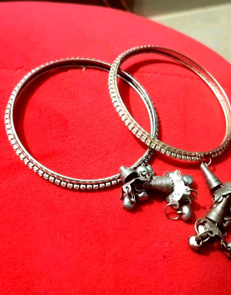 Belled Bangle (free with 1 colour glass Bangles)