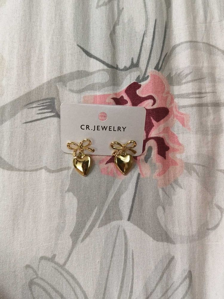 Charming Gold Heart Bow Earrings