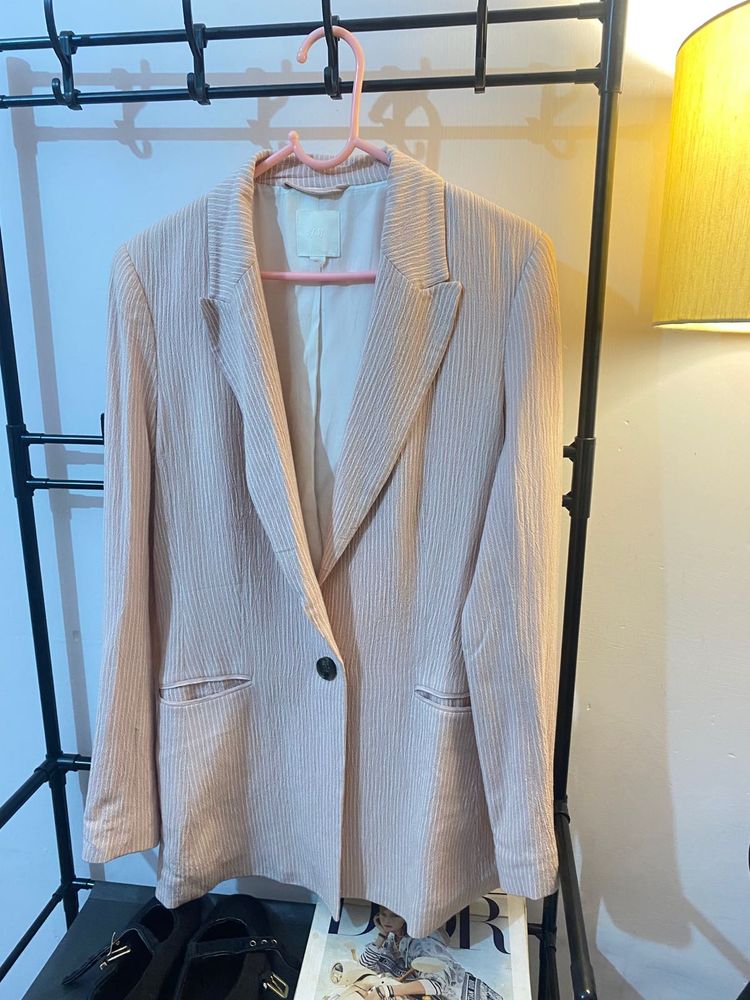 H&amp;M Blazer - Stylish and Comfortable