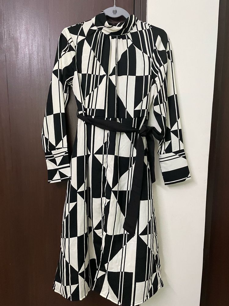 Chic Geometric Print Midi Dress