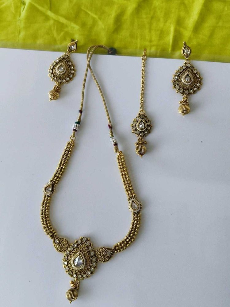 Elegant Gold Necklace &amp; Earring Set