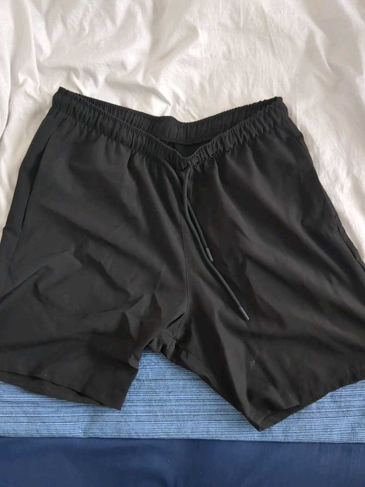 Yousta Black Shorts Size 32