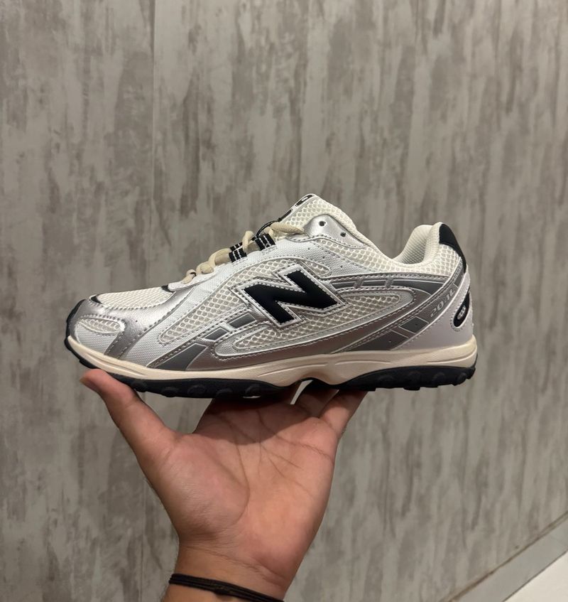 New Balance 204L Sneakers