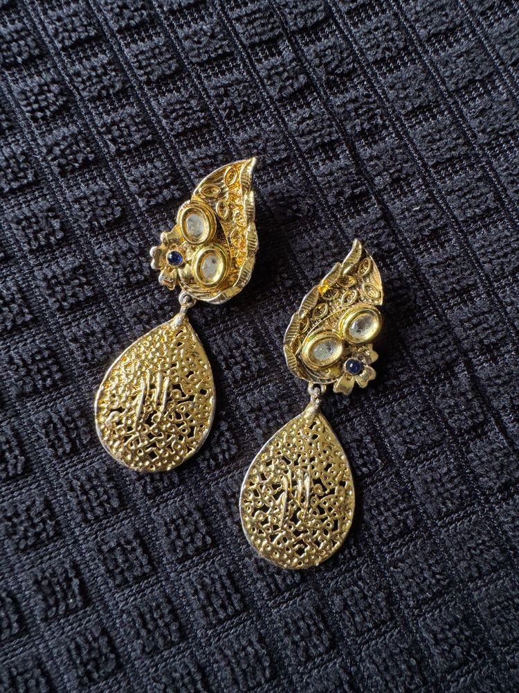Exquisite Gold Toned Drop Earrings