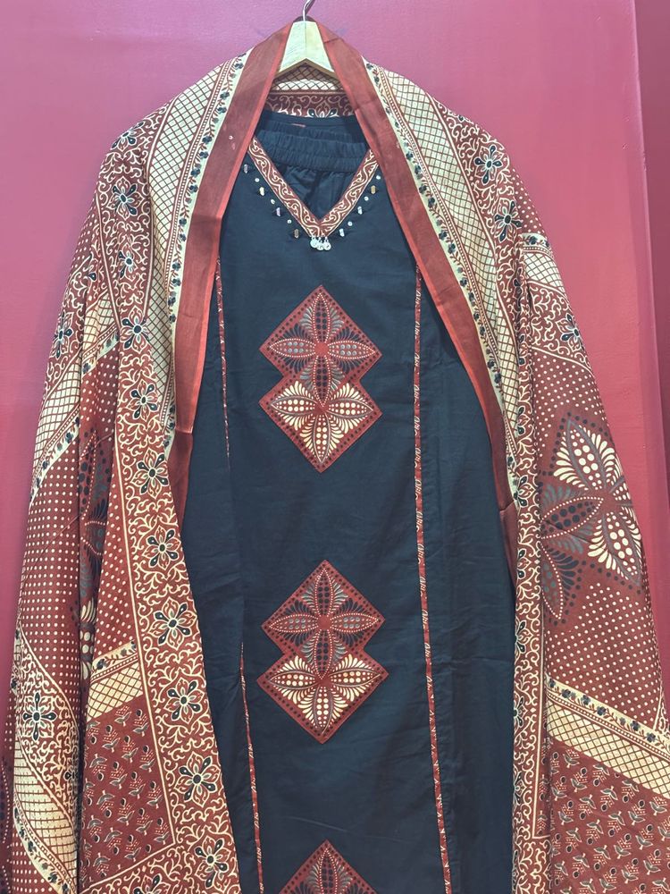 Elegant Black &amp; Red Ethnic Kurta Set with Dupatta
