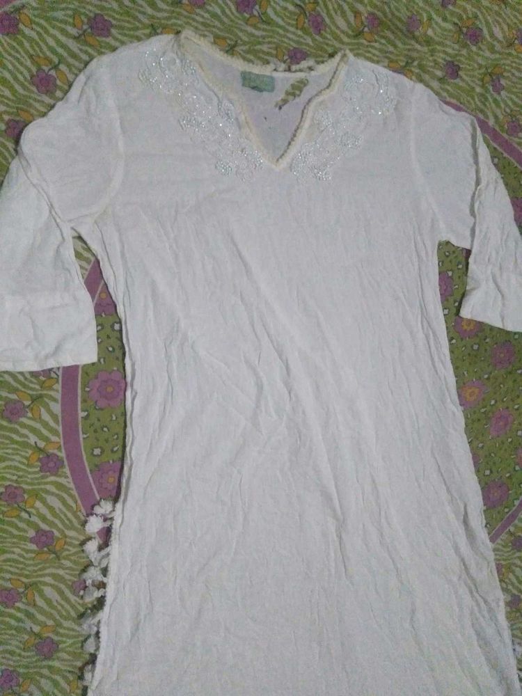 White Embellished V-Neck Kurta