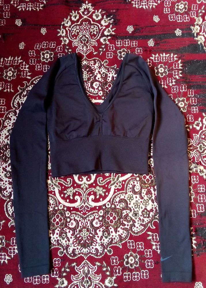 Nike gym top