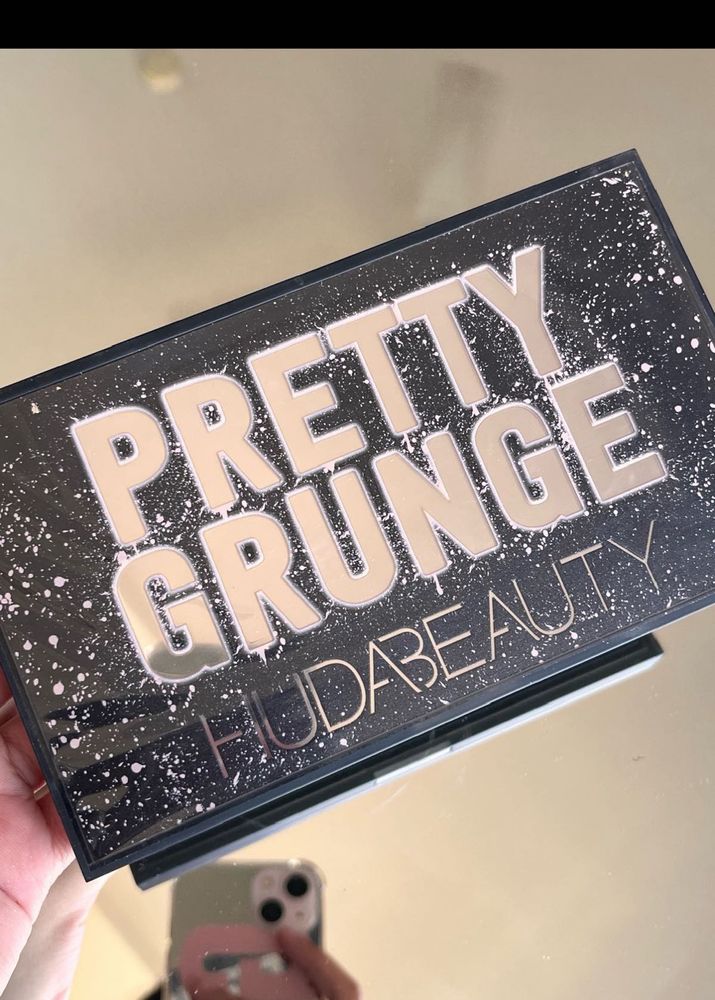 Huda Beauty Pretty Grunge Eyeshadow Palette