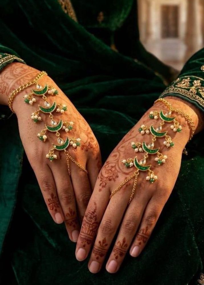 Emerald Crescent Hand Harness/ hathphool