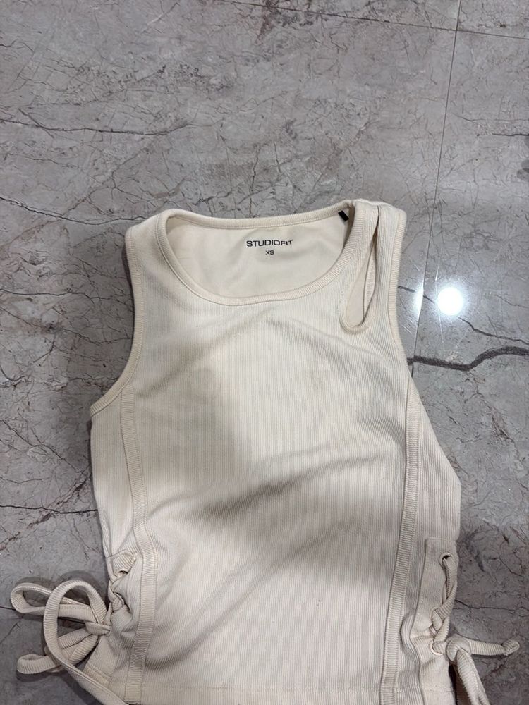 Studio Fit Cream Cut-out Side Tank Top