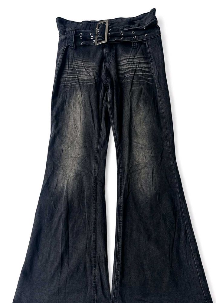 Stylish Y2K Flared Jeans with Belt