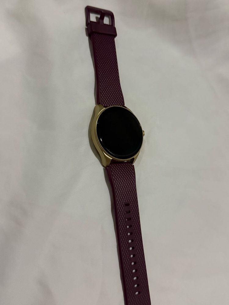 Stylish Smartwatch - Gold and Burgundy - Noise
