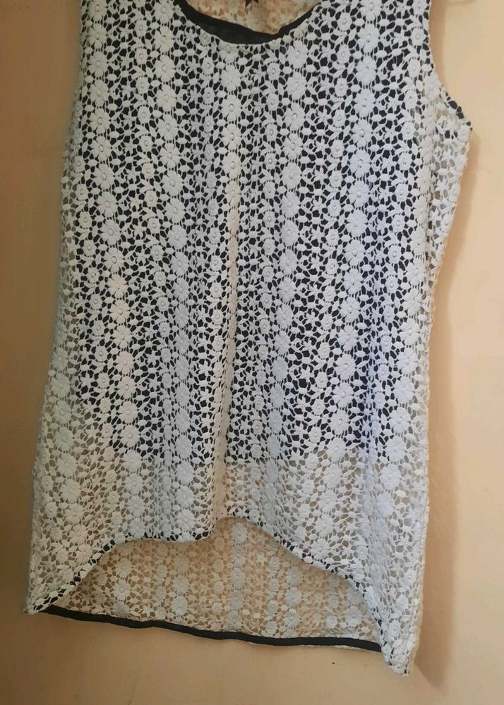 Chic White Lace Sleeveless Top