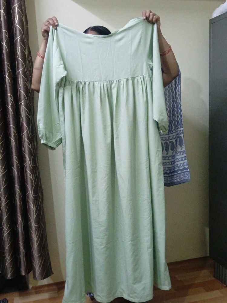 women green abaya