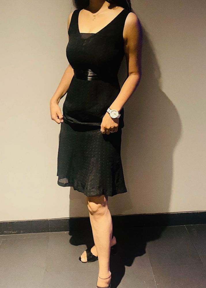 Elegant Black Sleeveless Dress