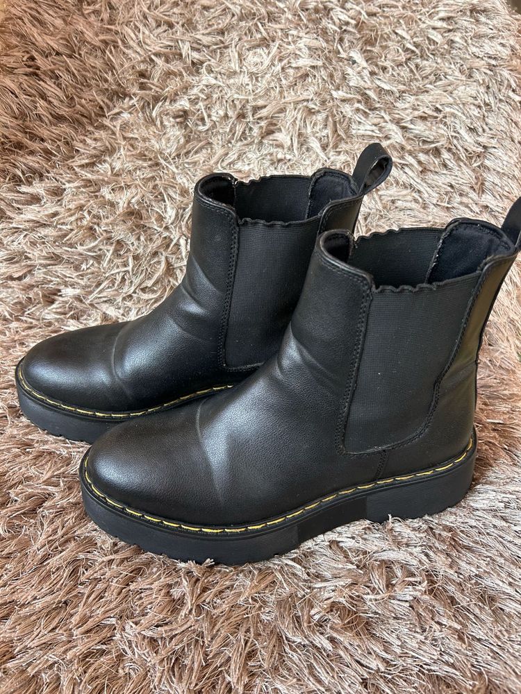Black Chelsea Platform Boots