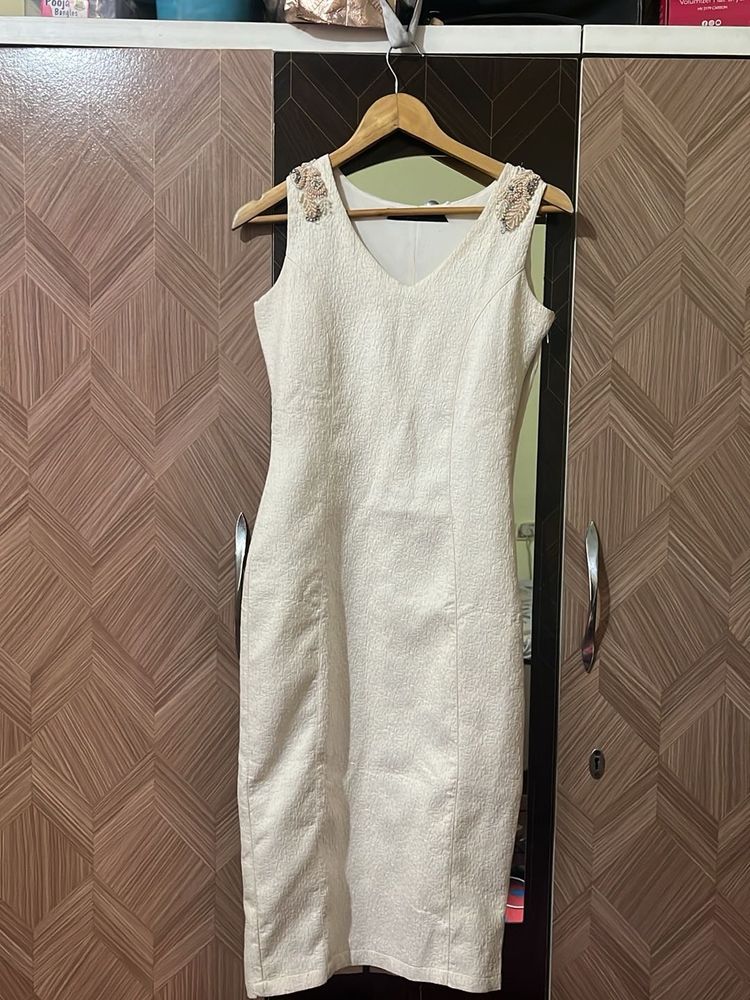 Elegant Sleeveless Sheath Dress