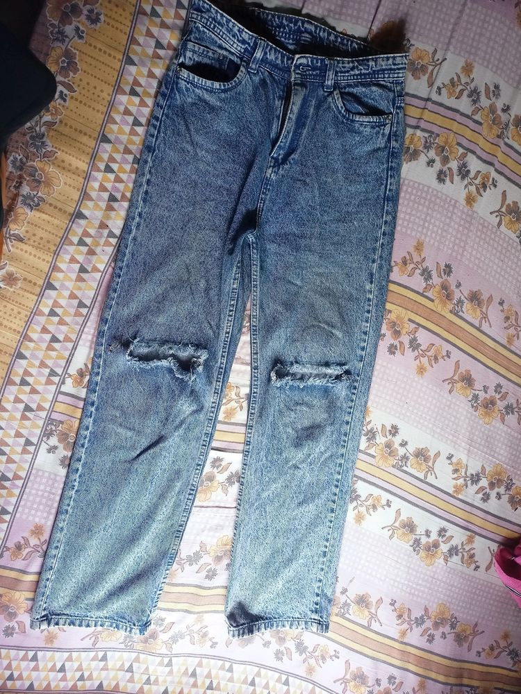 Zara Ripped Knee Straight Jeans